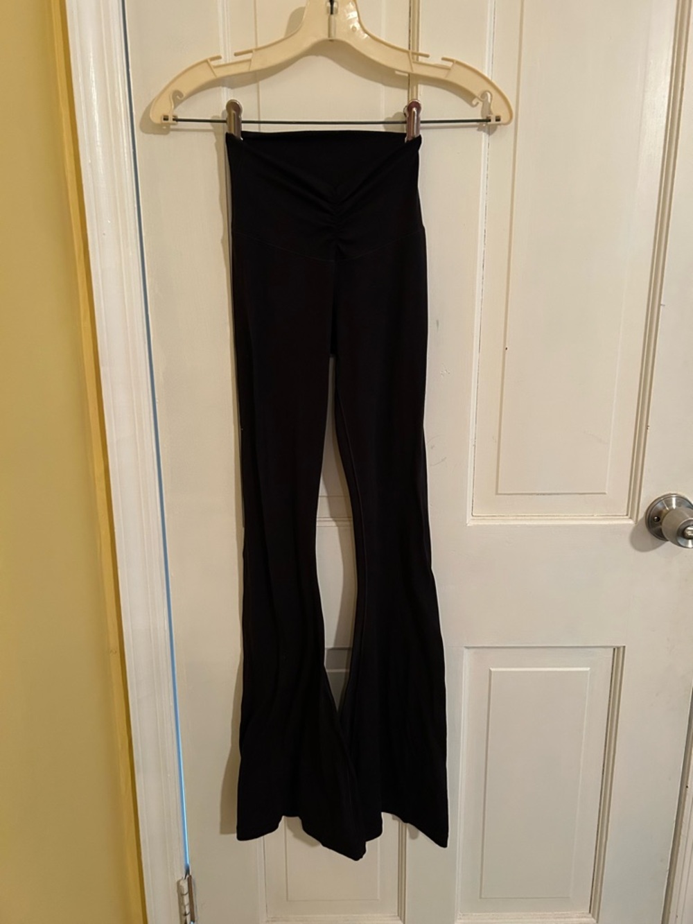 Aerie Black Ruched High-Waist flare leggings - Picture 3 of 5